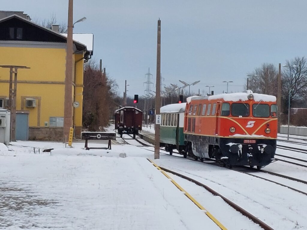 Ankunft des Waggons im Bahnhof Wittmannsdorf
