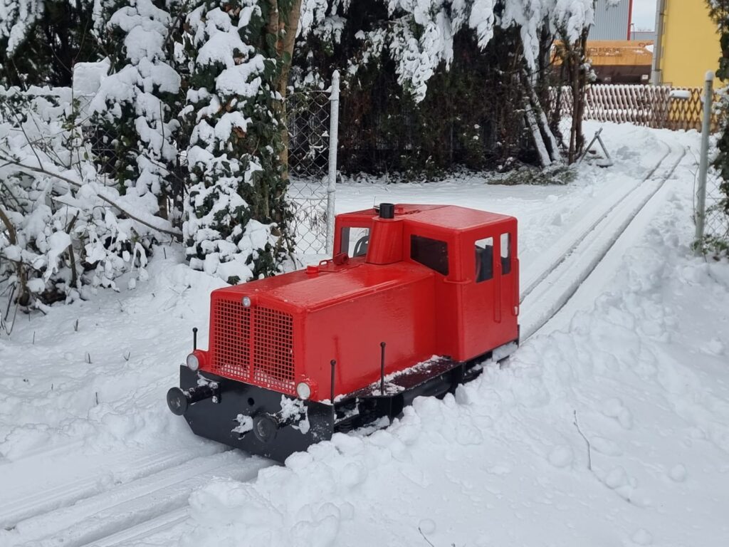 Lok 2060 auf der Gartenbahn Wittmannsdorf im Winter (Leobersdorf, Februar 2026)